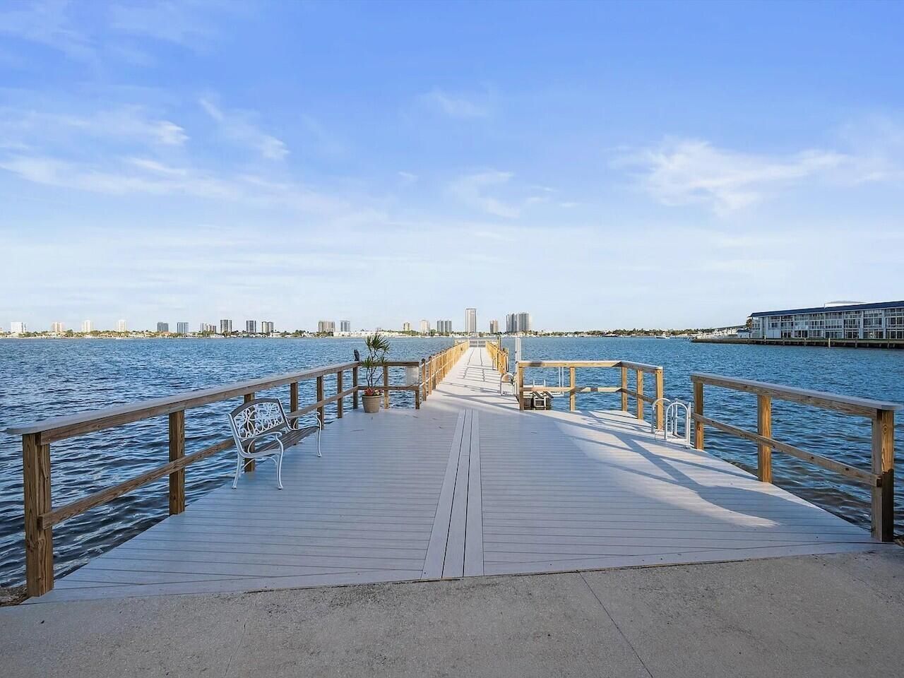 3040 Lake Shore Drive, Unit 504, Riviera Beach, FL 33404 Photo