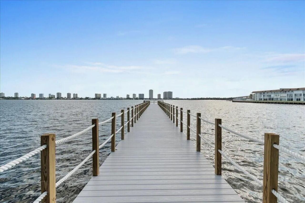 3040 Lake Shore Drive, Unit 504, Riviera Beach, FL 33404 Photo