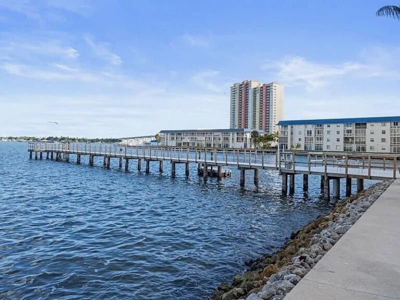 3040 Lake Shore Drive, Unit 504, Riviera Beach, FL 33404 Photo