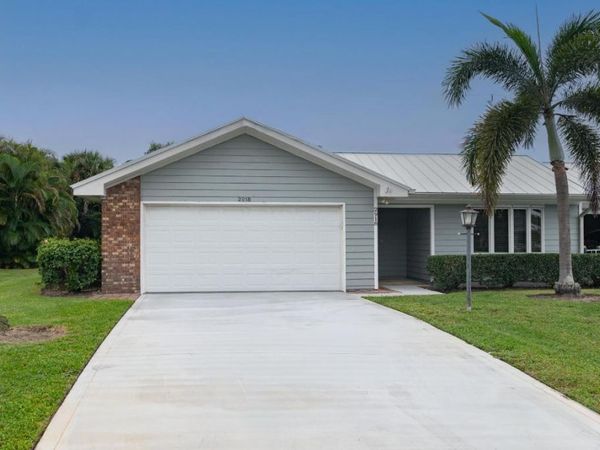 2918 SE Fairway, Unit 13, Stuart, FL 34997