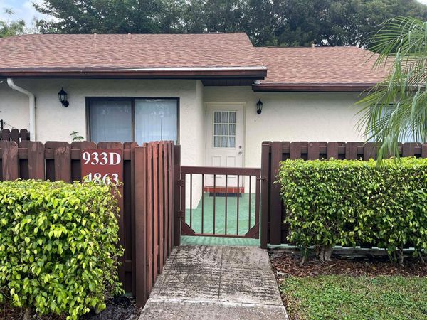 4863 Sable Pine Circle, Unit D, West Palm Beach, FL 33417