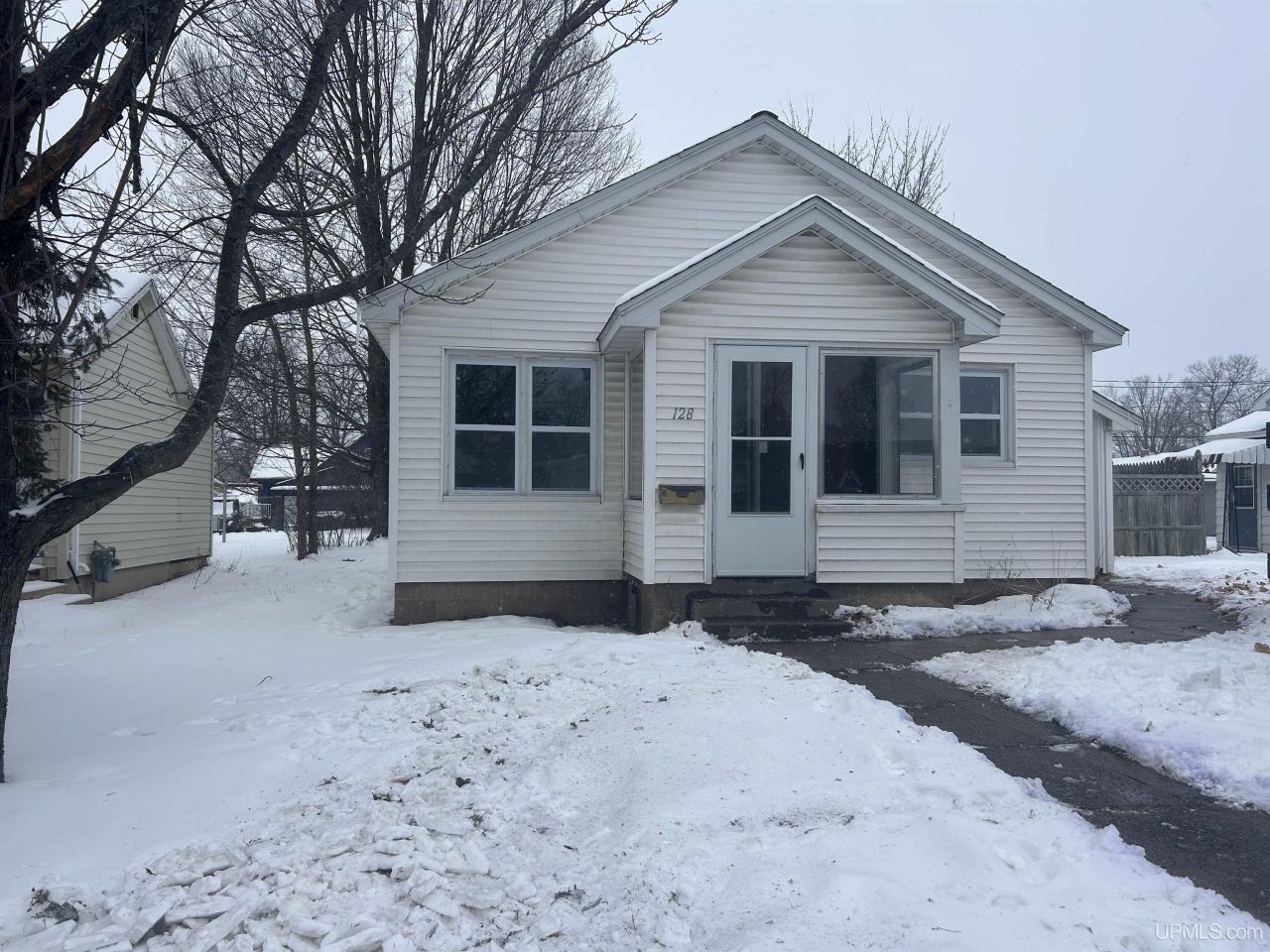 128 E Breen Avenue, Kingsford, MI 49802 Main Photo