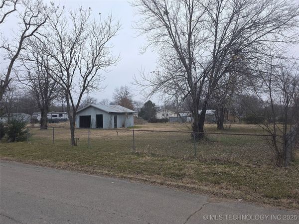 415 E Holly Street, Haskell, OK 74436
