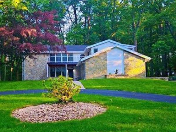 555 HILLTOP ROAD, HUMMELSTOWN, PA 17036
