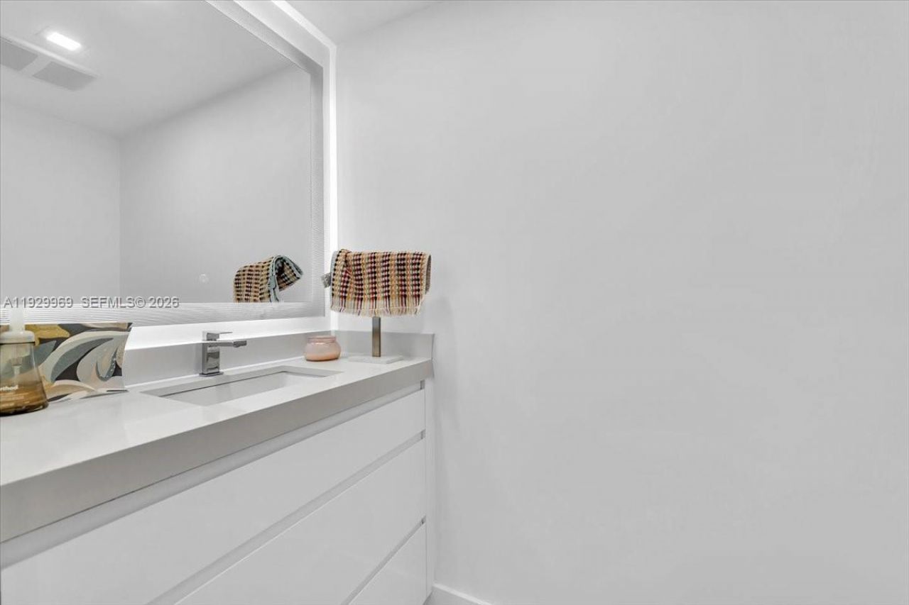 9801 Collins Ave, Unit 5U, Bal Harbour, FL 33154 Photo