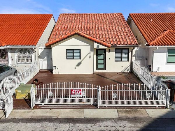 2737 W 55th Pl, Hialeah, FL 33016