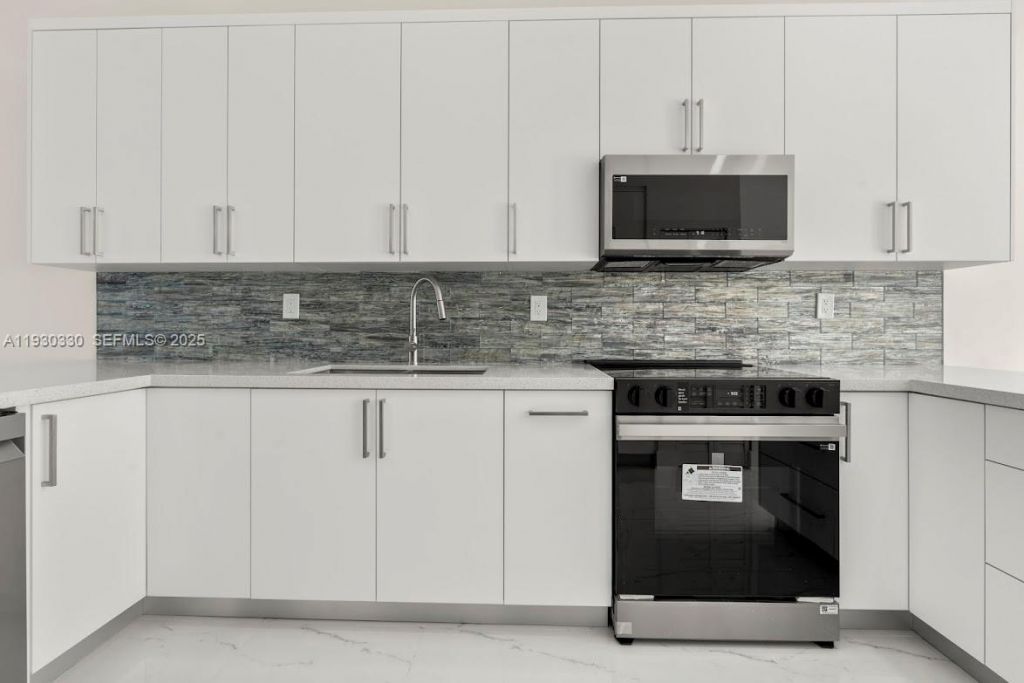 2737 W 55th Pl, Hialeah, FL 33016 Photo