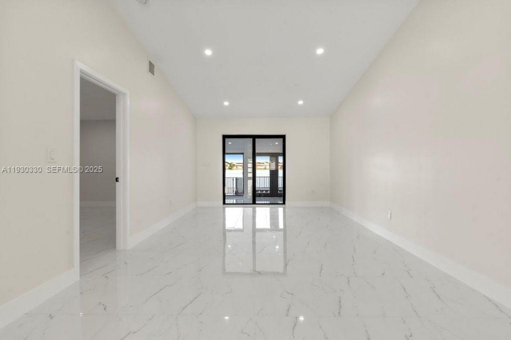 2737 W 55th Pl, Hialeah, FL 33016 Photo