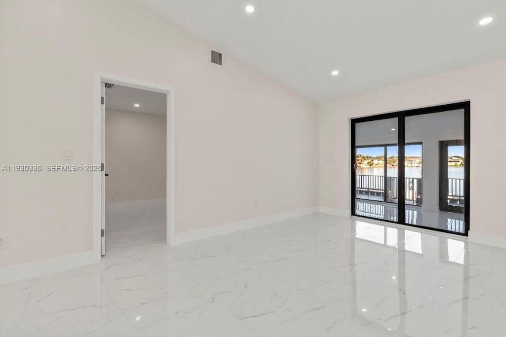 2737 W 55th Pl, Hialeah, FL 33016 Photo