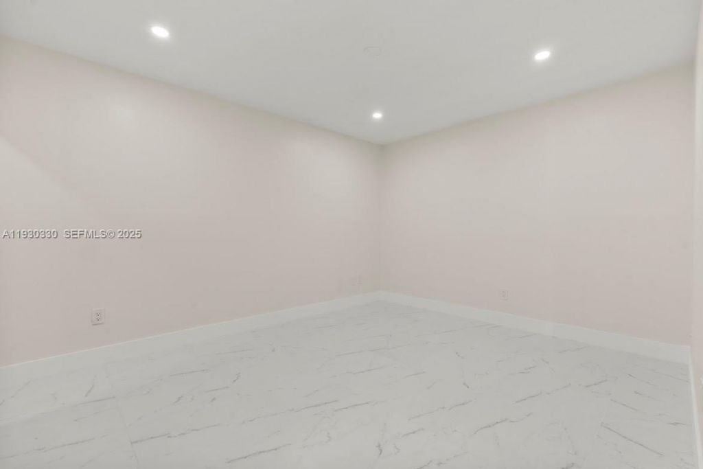 2737 W 55th Pl, Hialeah, FL 33016 Photo