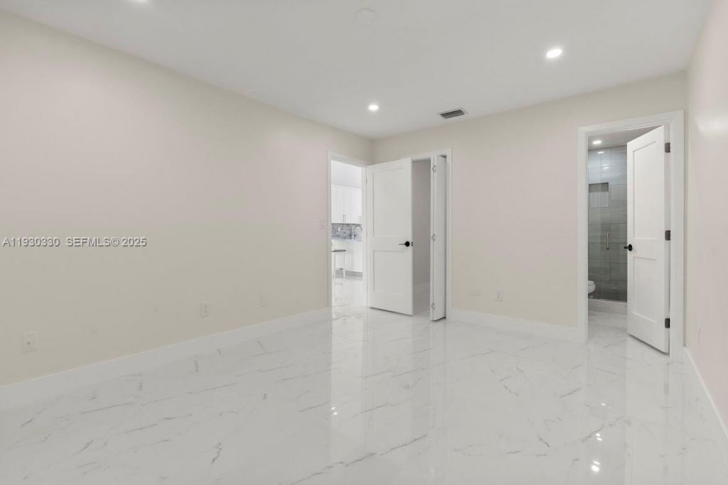 2737 W 55th Pl, Hialeah, FL 33016 Photo