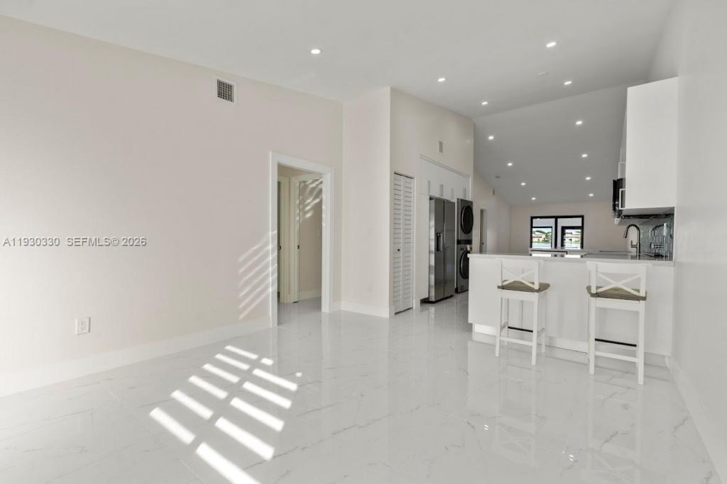 2737 W 55th Pl, Hialeah, FL 33016 Photo