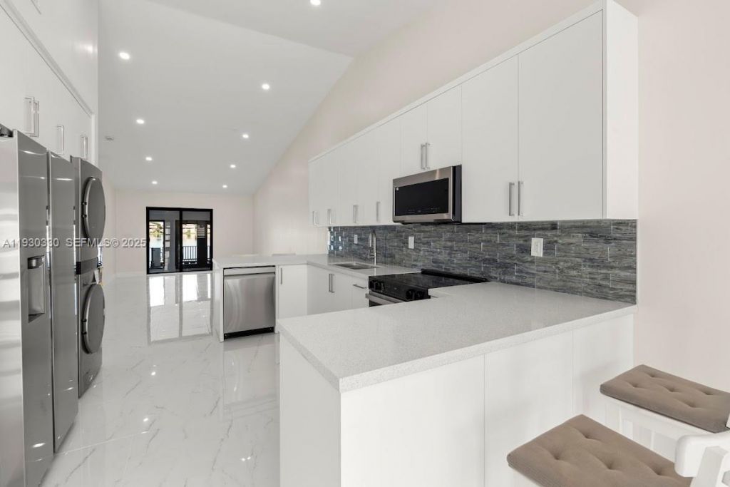 2737 W 55th Pl, Hialeah, FL 33016 Photo