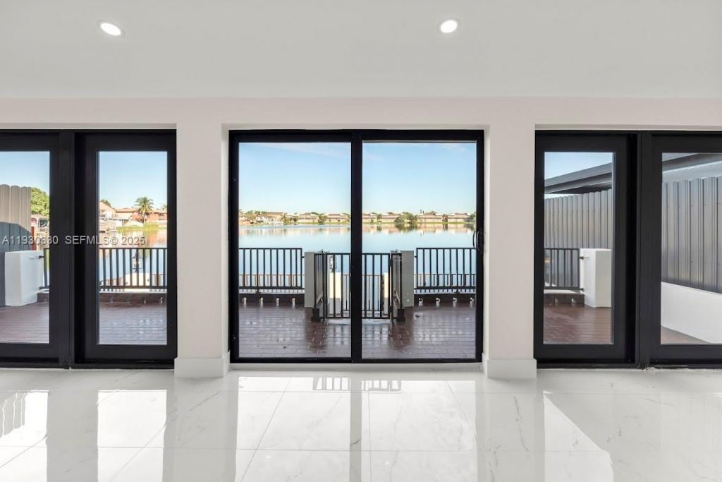 2737 W 55th Pl, Hialeah, FL 33016 Photo