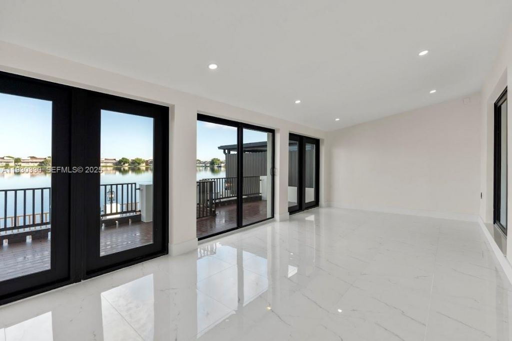 2737 W 55th Pl, Hialeah, FL 33016 Photo