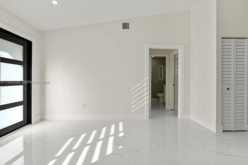 2737 W 55th Pl, Hialeah, FL 33016 Photo