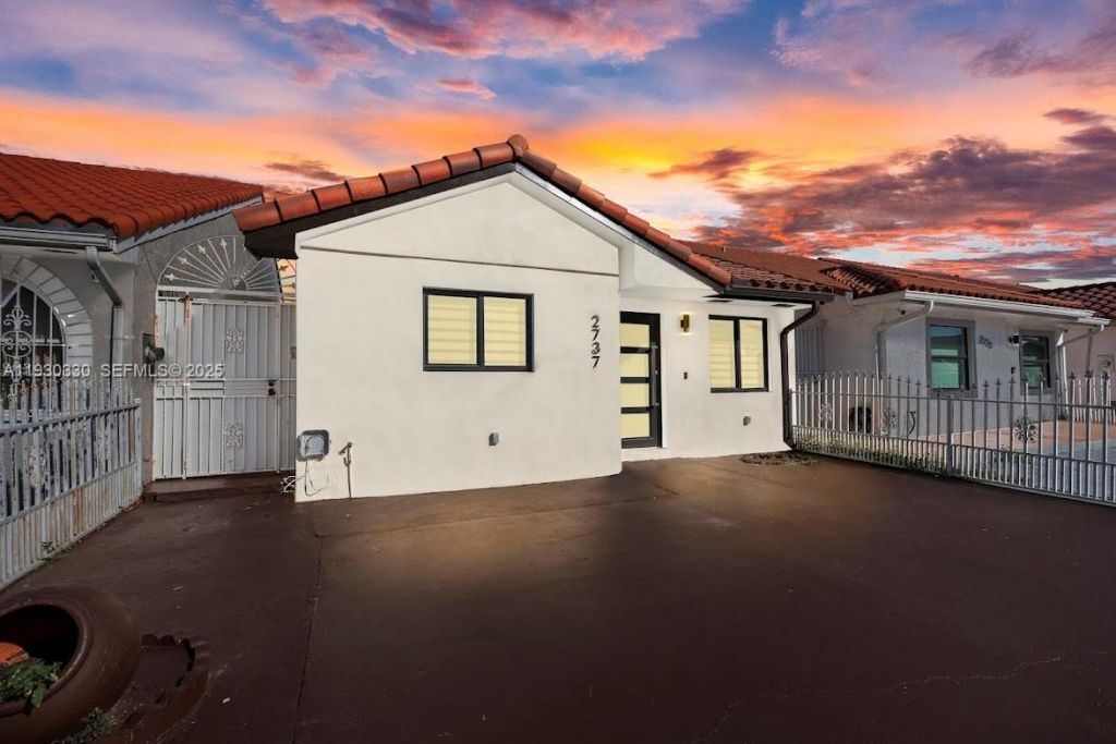 2737 W 55th Pl, Hialeah, FL 33016 Photo