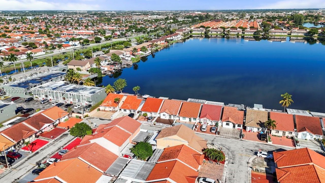 2737 W 55th Pl, Hialeah, FL 33016 Photo