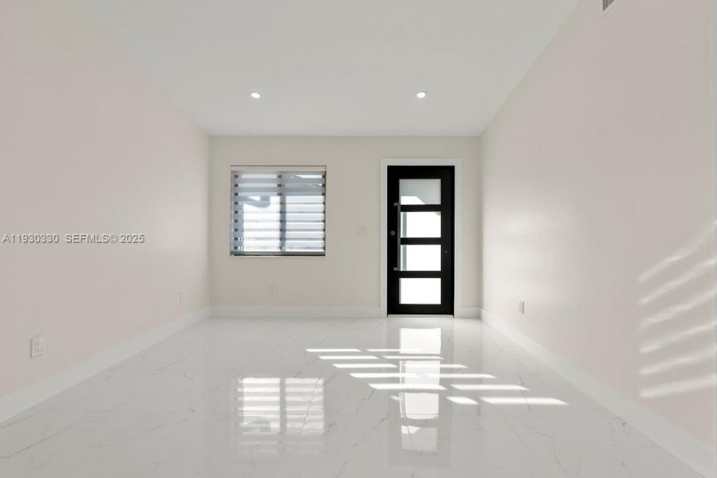 2737 W 55th Pl, Hialeah, FL 33016 Photo