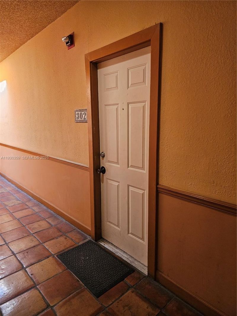 934 Michigan Ave, Unit 302, Miami Beach, FL 33139 Photo