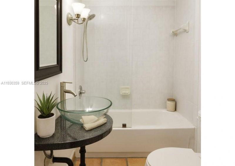 934 Michigan Ave, Unit 302, Miami Beach, FL 33139 Photo