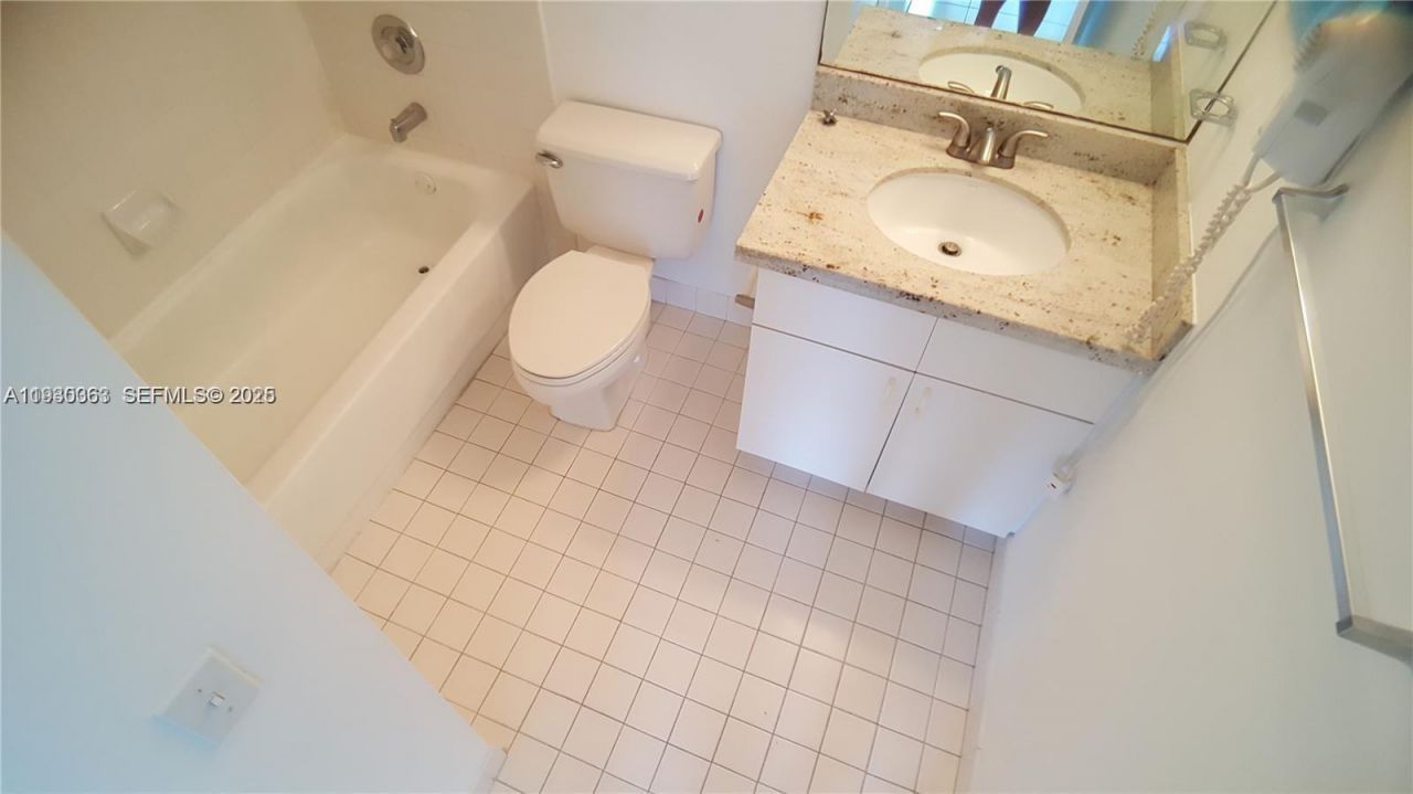 7832 Collins Ave, Unit 403, Miami Beach, FL 33141 Photo