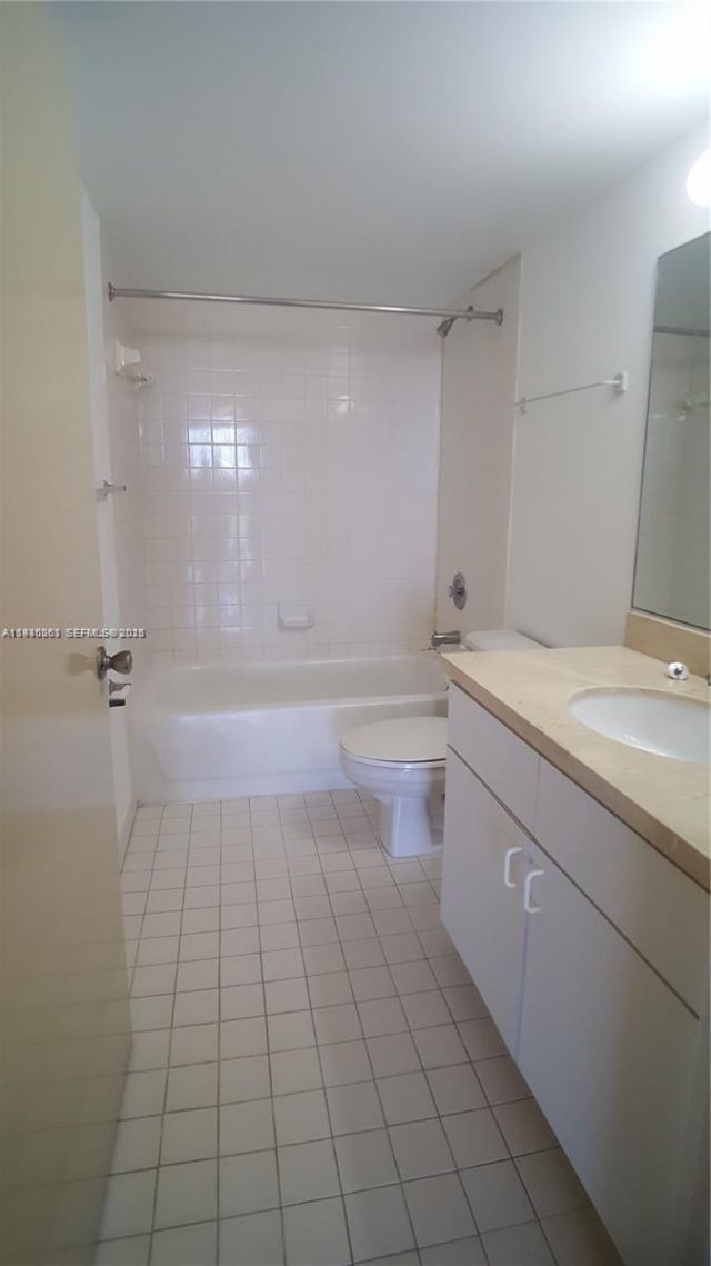 7832 Collins Ave, Unit 403, Miami Beach, FL 33141 Photo