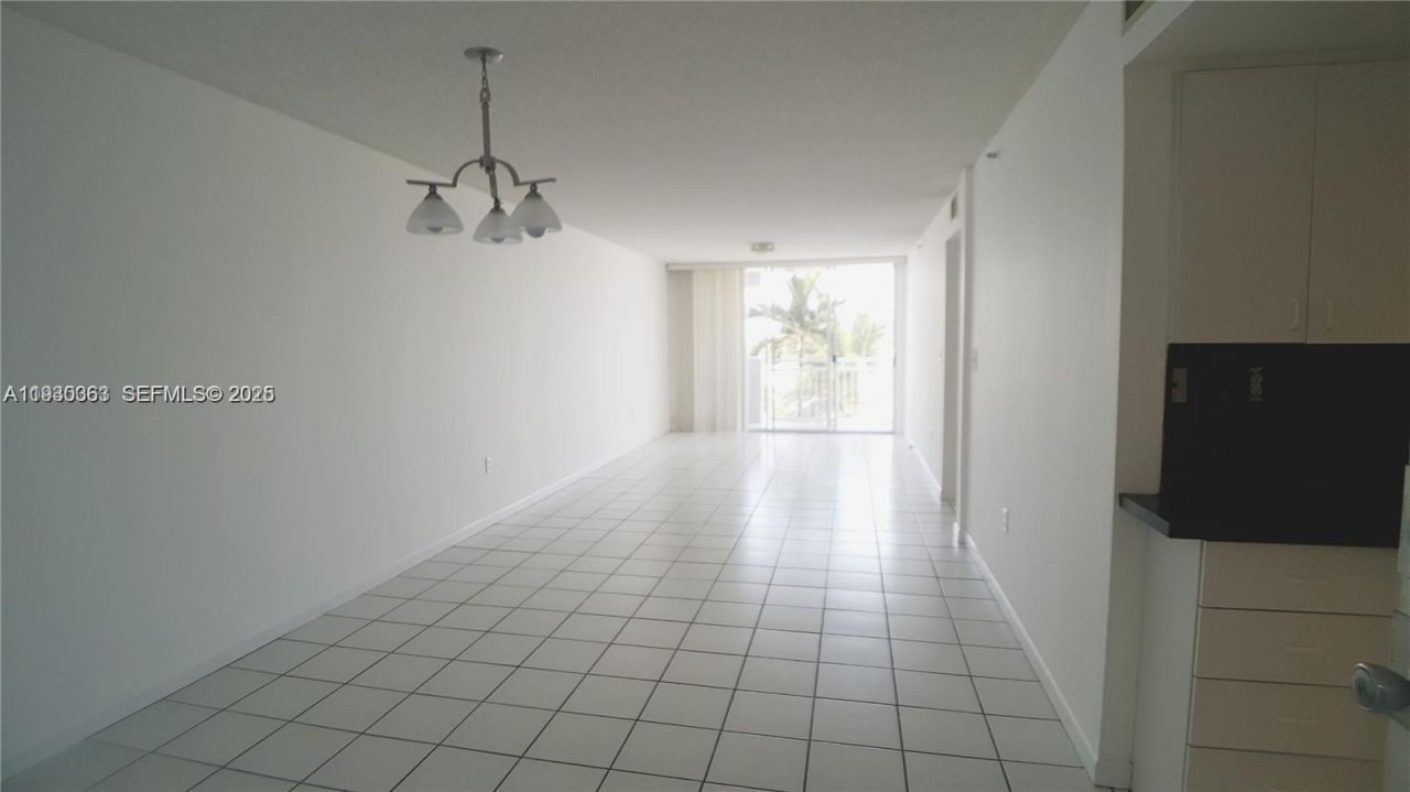 7832 Collins Ave, Unit 403, Miami Beach, FL 33141 Photo