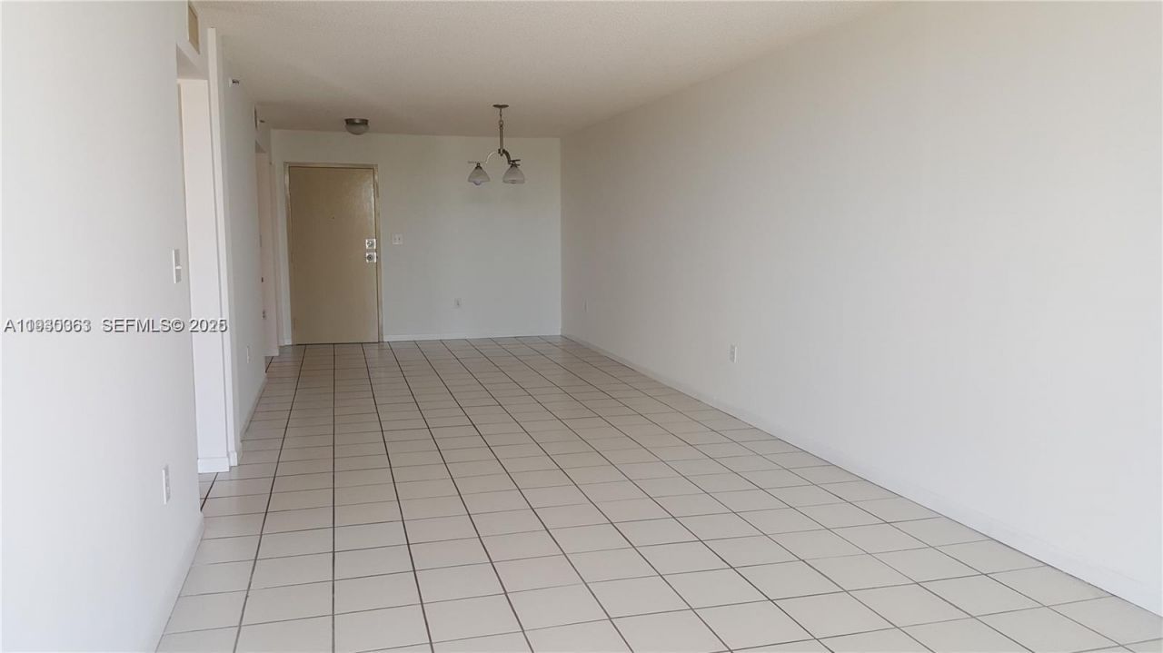 7832 Collins Ave, Unit 403, Miami Beach, FL 33141 Photo