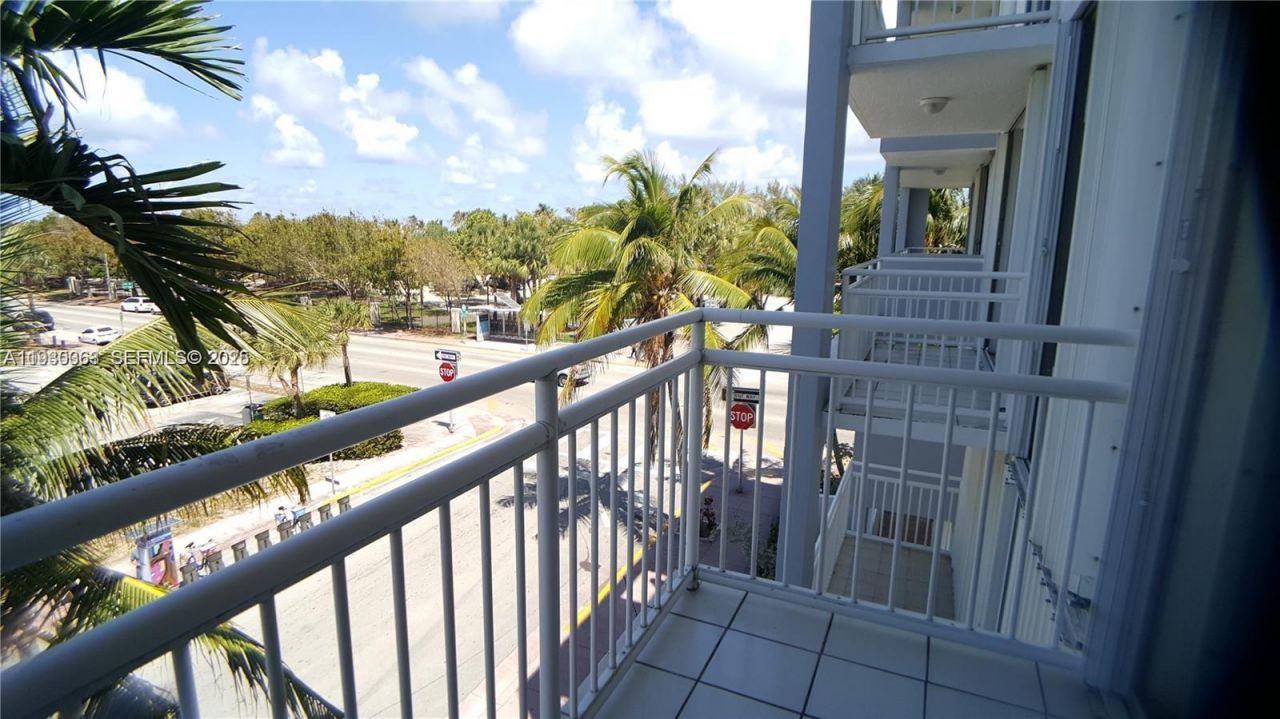 7832 Collins Ave, Unit 403, Miami Beach, FL 33141 Photo