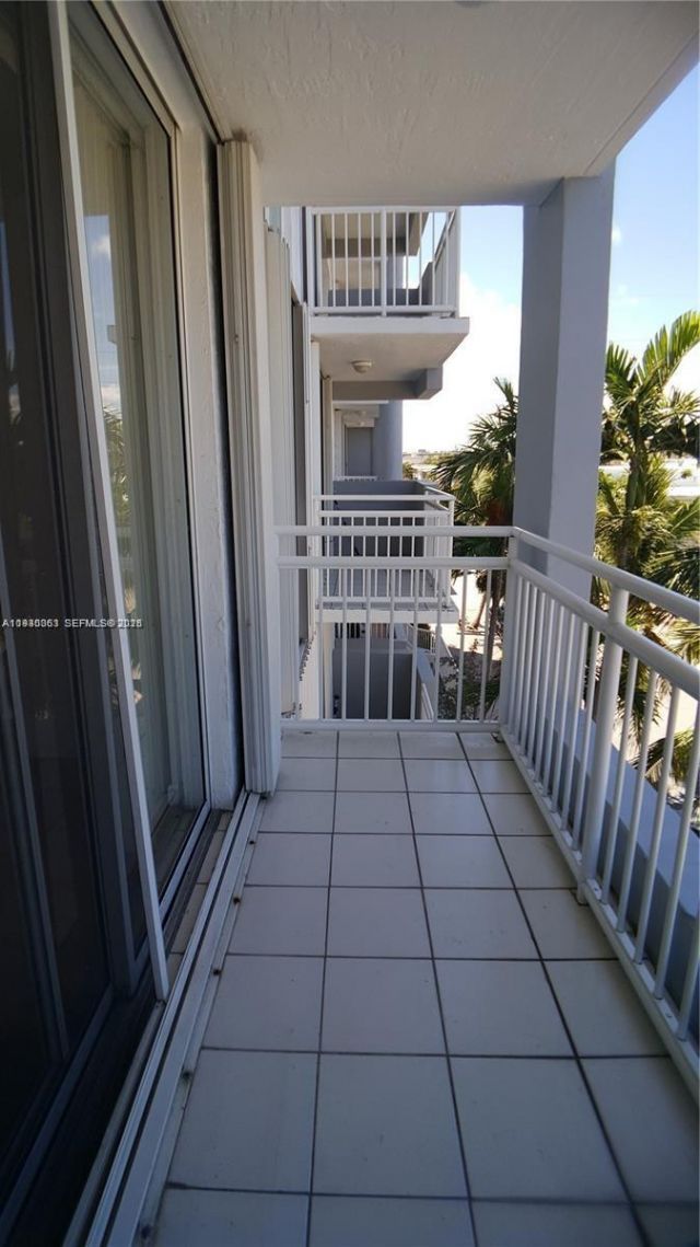 7832 Collins Ave, Unit 403, Miami Beach, FL 33141 Photo