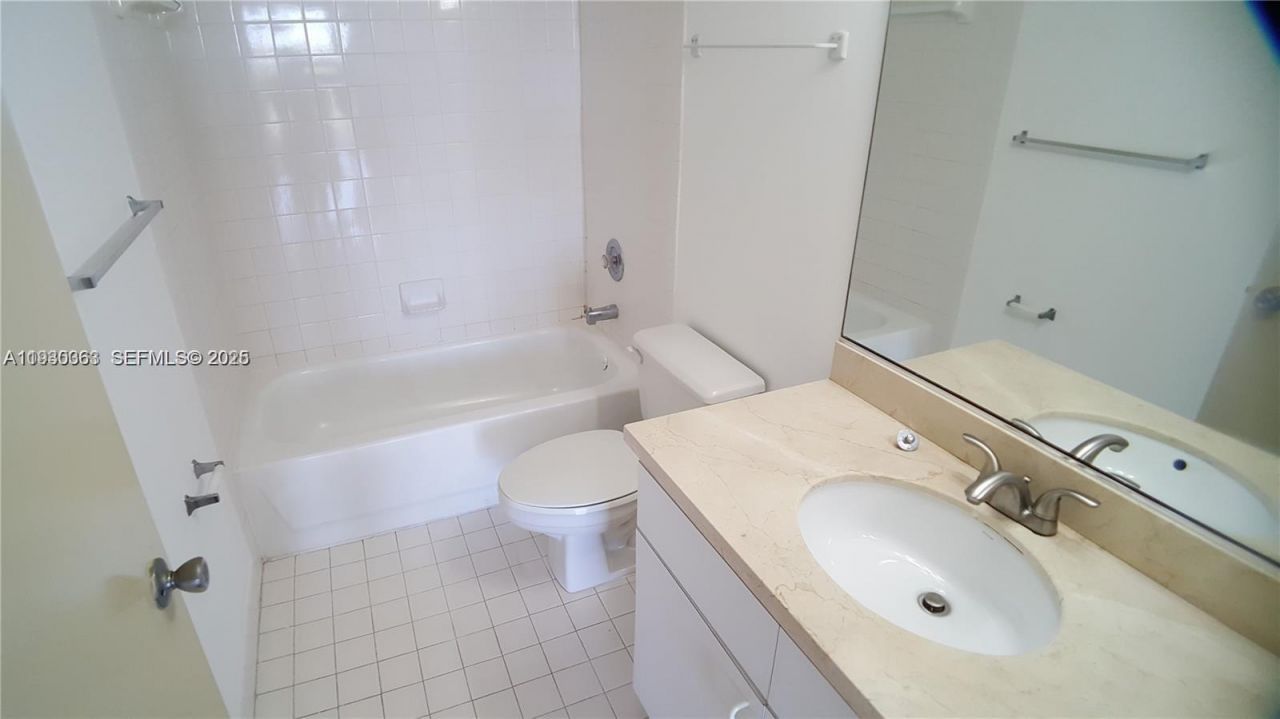 7832 Collins Ave, Unit 403, Miami Beach, FL 33141 Photo