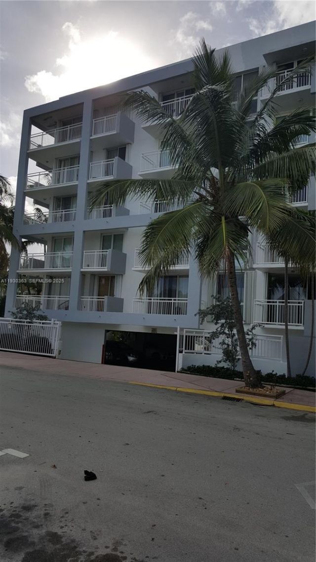 7832 Collins Ave, Unit 403, Miami Beach, FL 33141 Photo