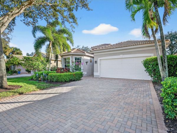 8266 Sandpiper Glen Dr, Lake Worth, FL 33467