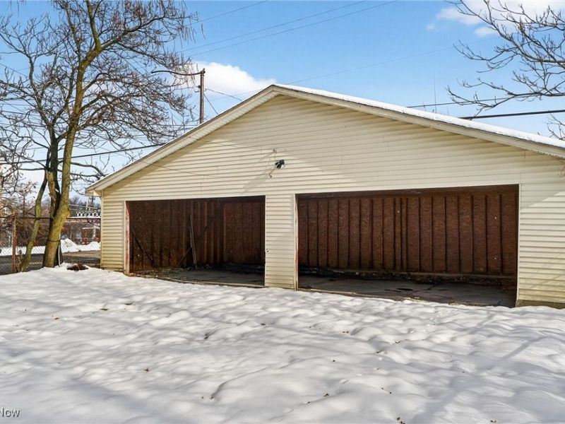3523 E 140th Street, Cleveland, OH 44120 Photo 3