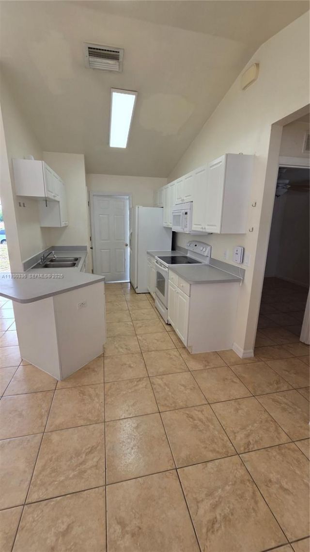411 NE Juanita Pl, Unit 411, Cape Coral, FL 33909 Photo
