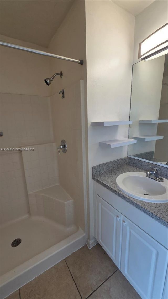 411 NE Juanita Pl, Unit 411, Cape Coral, FL 33909 Photo