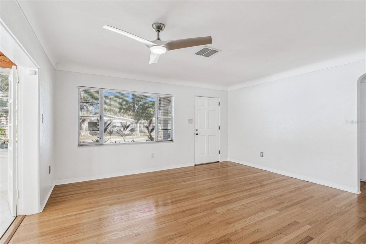 1322 48th Avenue N, Saint Petersburg, FL 33703 Photo