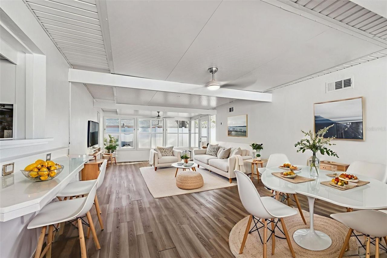 1322 48th Avenue N, Saint Petersburg, FL 33703 Photo