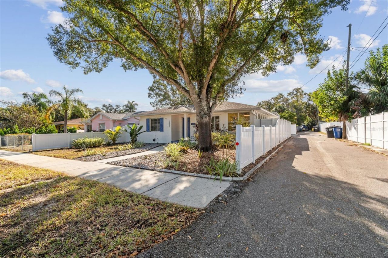 1322 48th Avenue N, Saint Petersburg, FL 33703 Photo