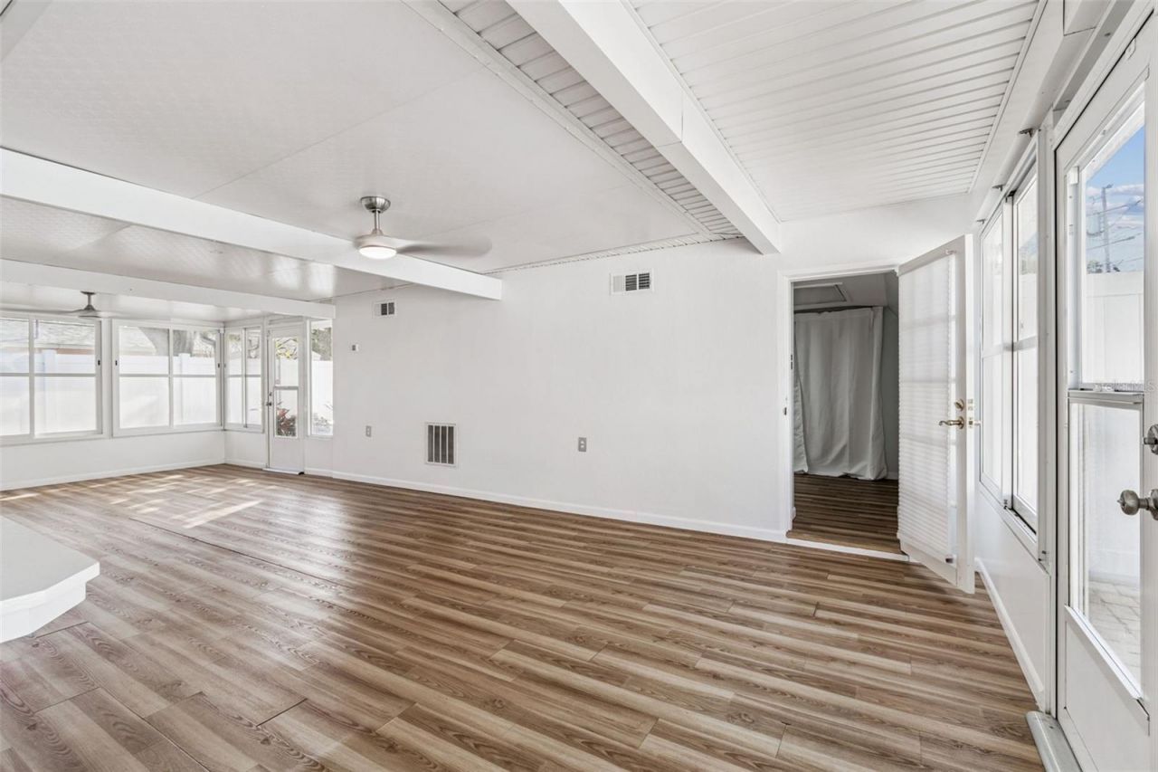 1322 48th Avenue N, Saint Petersburg, FL 33703 Photo