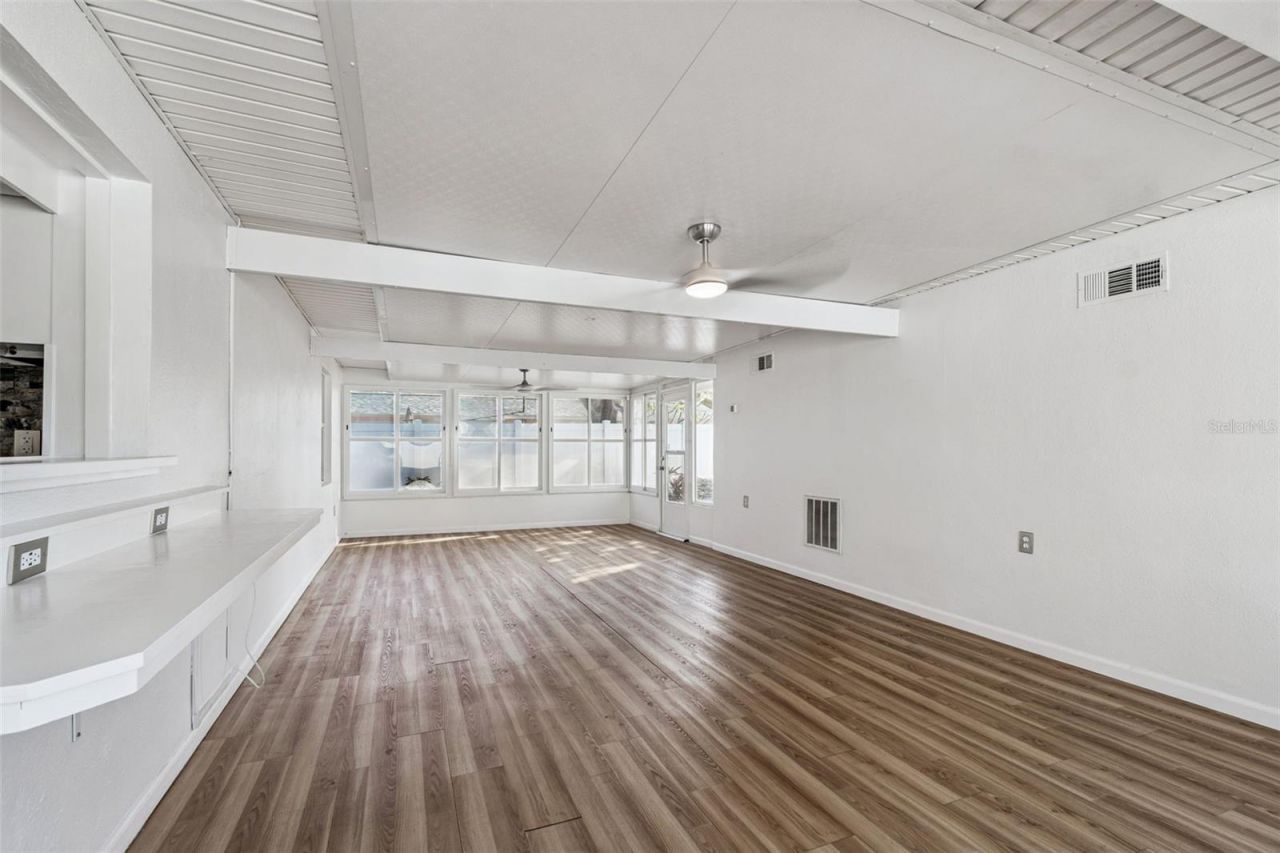 1322 48th Avenue N, Saint Petersburg, FL 33703 Photo