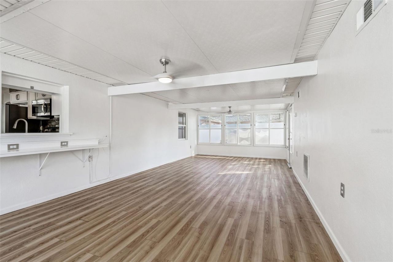 1322 48th Avenue N, Saint Petersburg, FL 33703 Photo