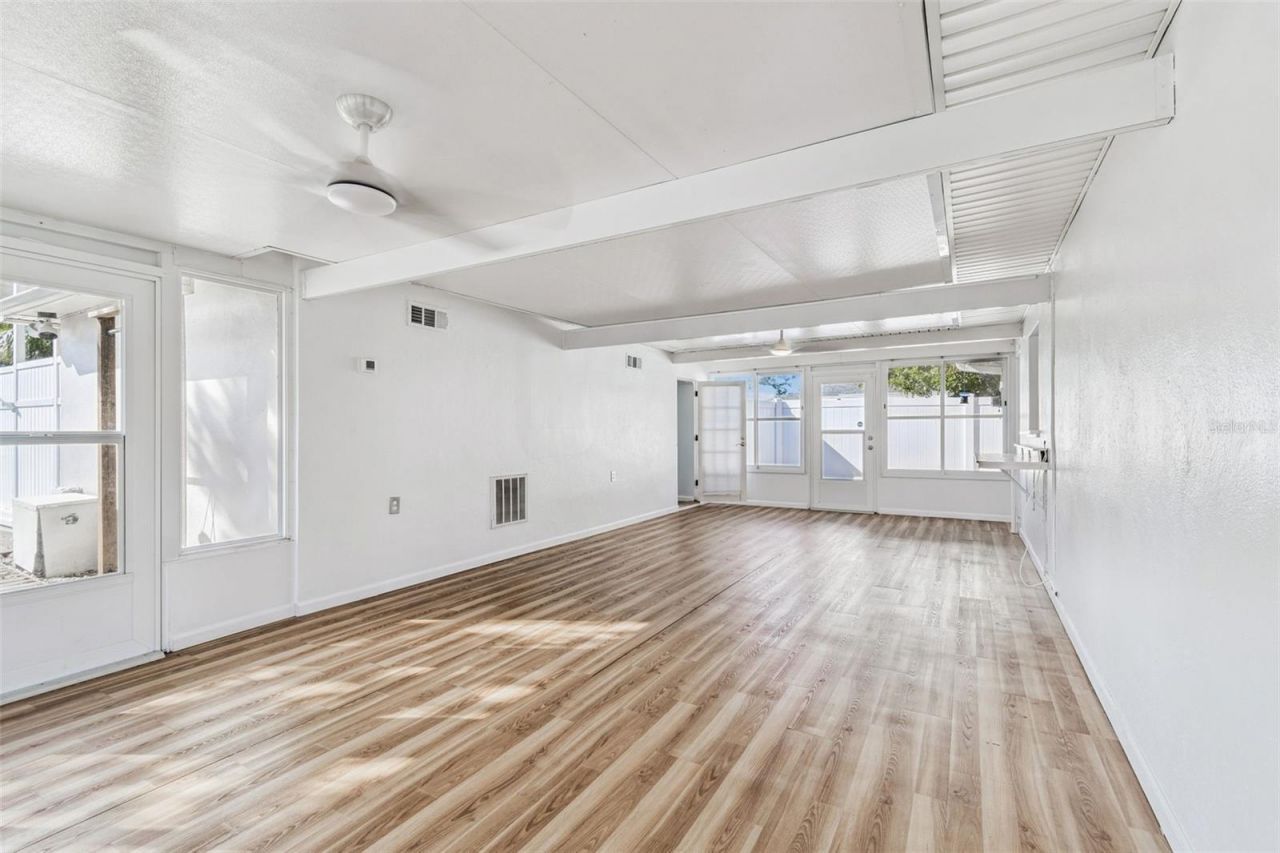 1322 48th Avenue N, Saint Petersburg, FL 33703 Photo