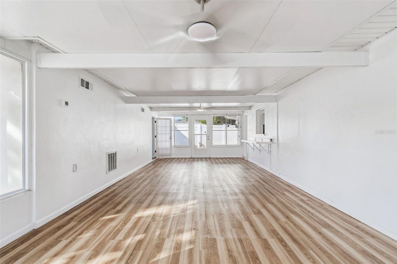 1322 48th Avenue N, Saint Petersburg, FL 33703 Photo