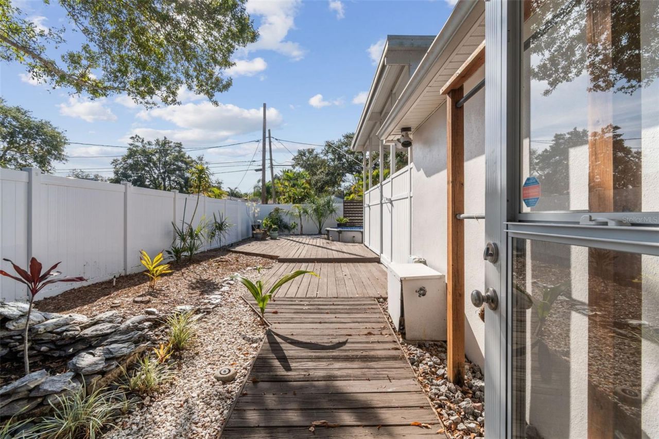 1322 48th Avenue N, Saint Petersburg, FL 33703 Photo