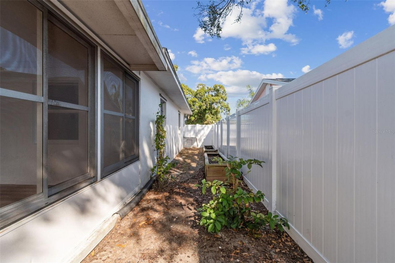 1322 48th Avenue N, Saint Petersburg, FL 33703 Photo