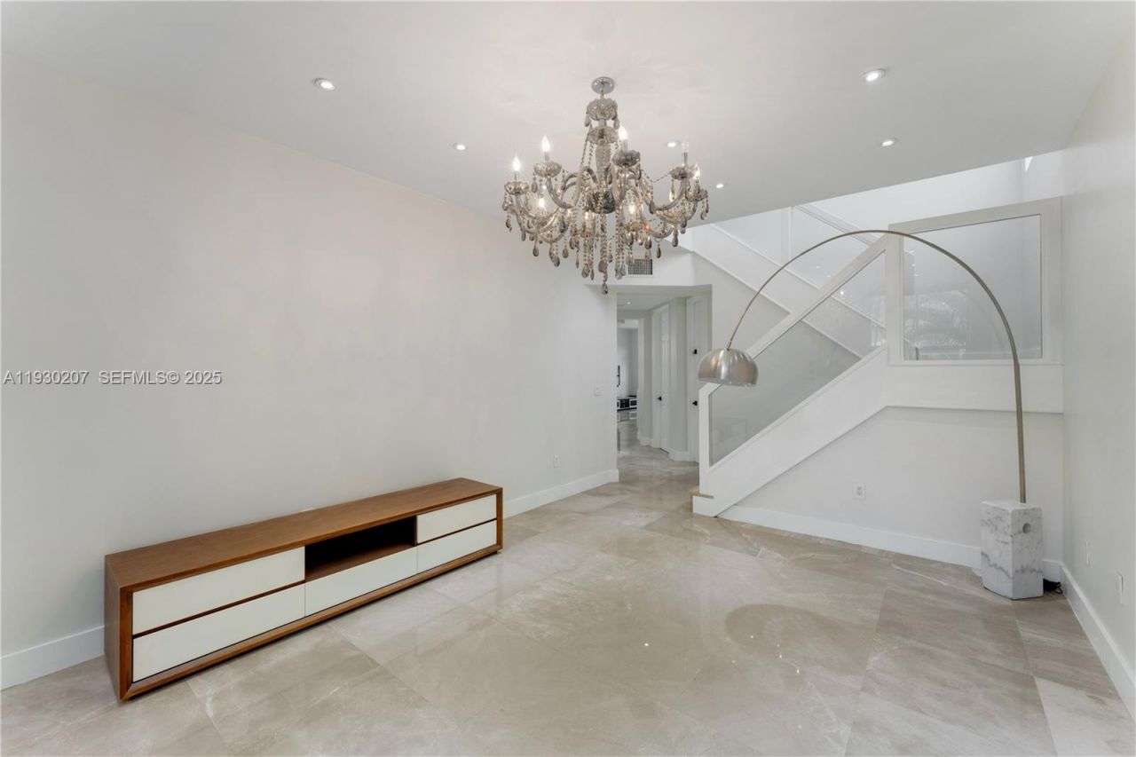 21156 NE 33rd Ave , Aventura, FL 33180 Photo