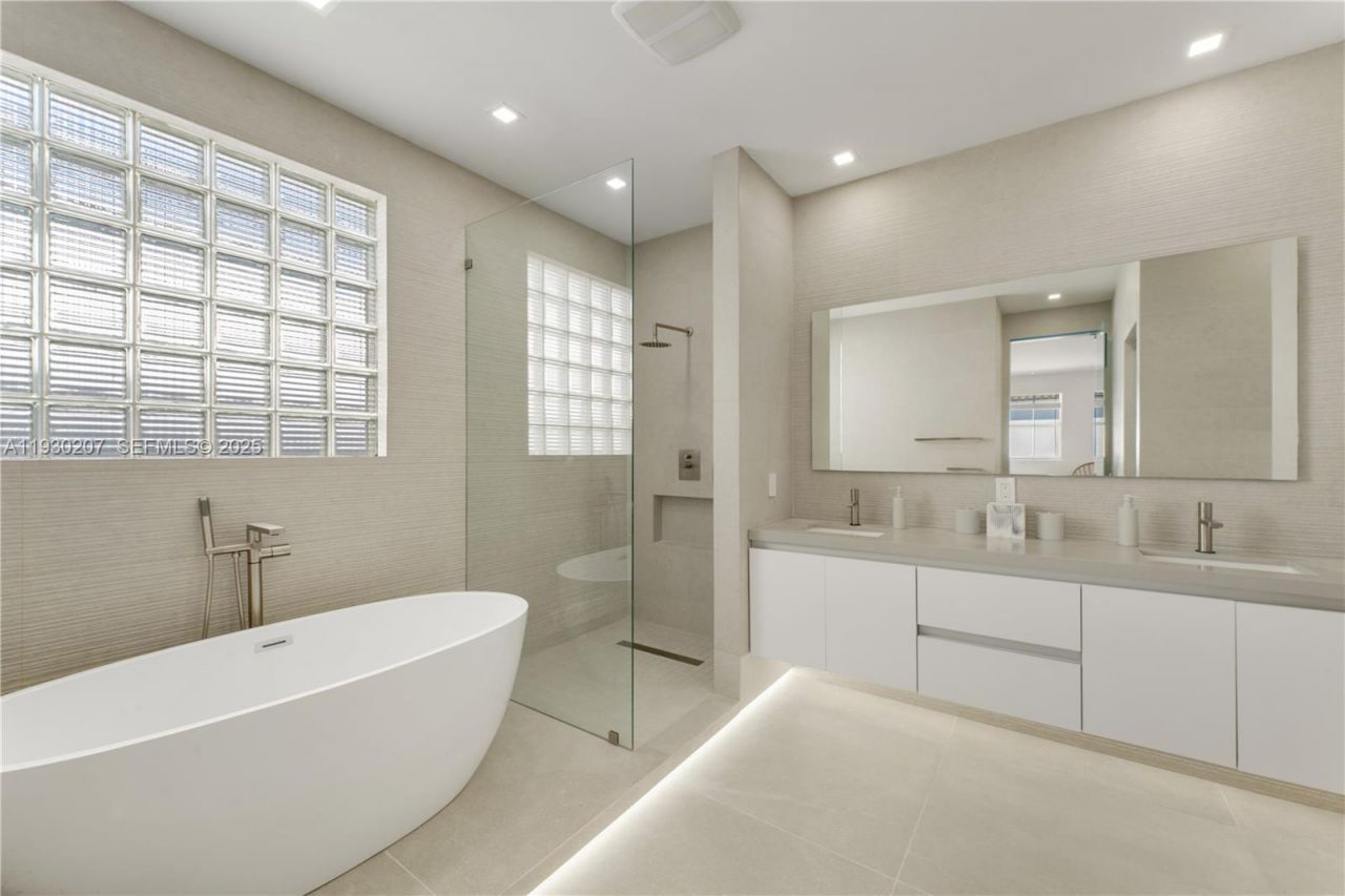 21156 NE 33rd Ave , Aventura, FL 33180 Photo