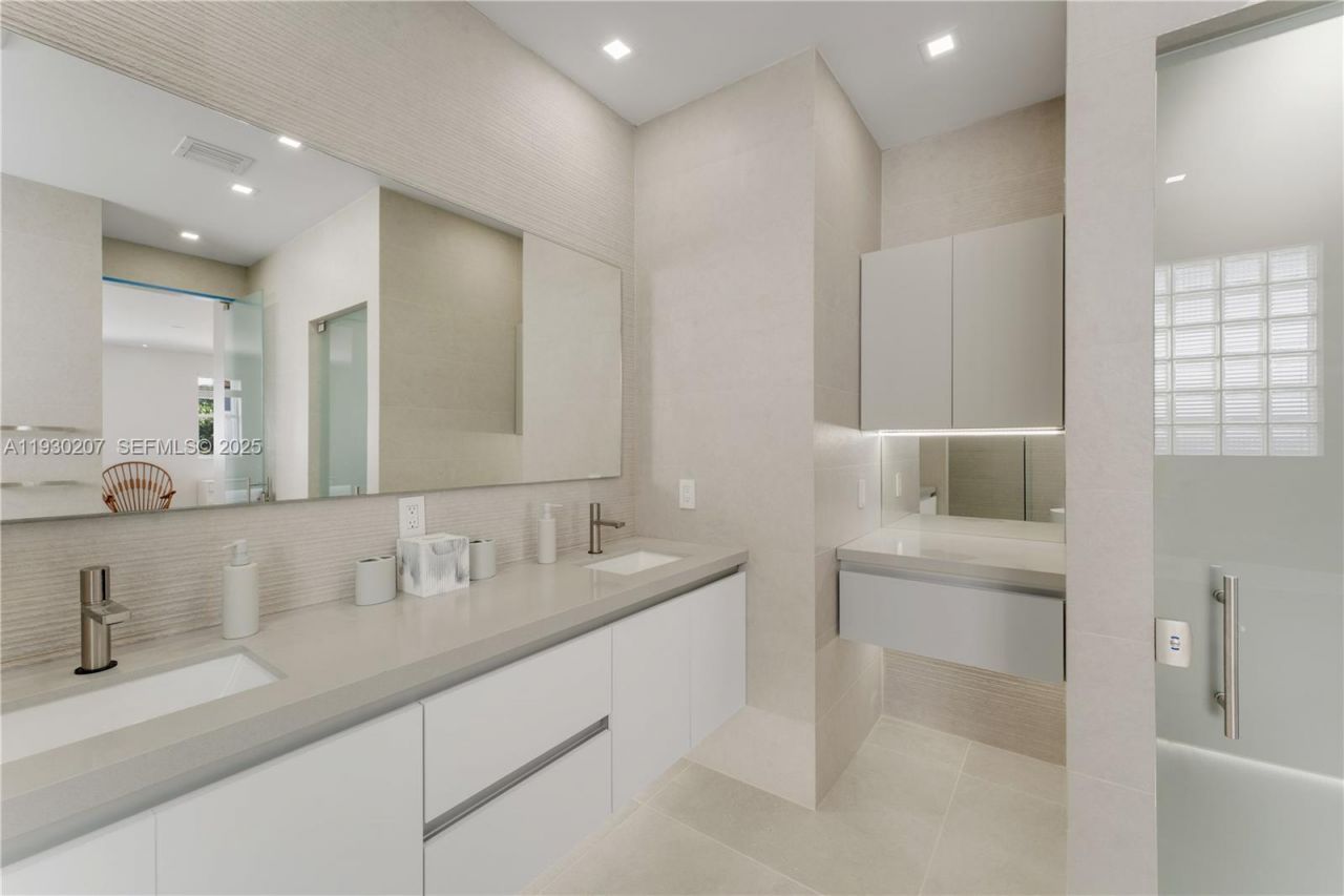 21156 NE 33rd Ave , Aventura, FL 33180 Photo